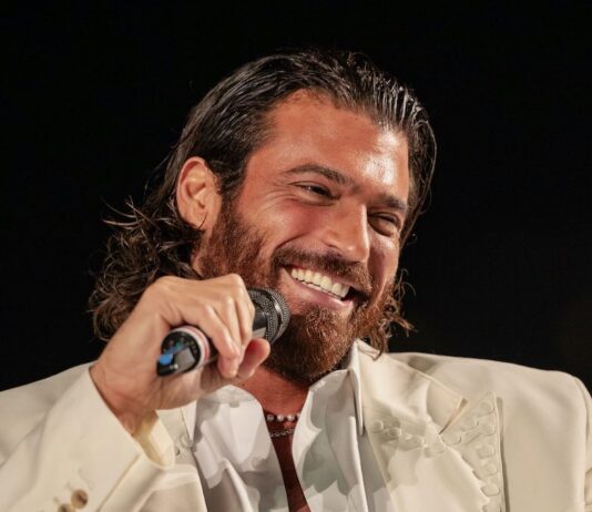 Can Yaman al Festival On Air di Palermo: “Gli errori e i fallimenti servono nella vita” Can Yaman