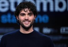 “Roberta Valente – Notaio in Sorrento”, intervista a Erasmo Genzini: “A Vito invidio la sua bontà d’animo. Leda rappresenta il passato, l’incontro con Roberta cambierà il suo approccio nei confronti degli altri e di se stesso” Erasmo Genzini