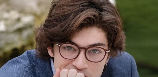 “I Cesaroni – Il ritorno”, intervista a Federico Russo: “Fassari un dolore ancora vivo, sugli ex del cast nessuna polemica: solo scelte personali. Gli ascolti record? Il pubblico era curioso” Federico Russo