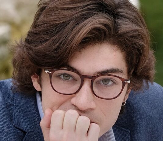 “I Cesaroni – Il ritorno”, intervista a Federico Russo: “Fassari un dolore ancora vivo, sugli ex del cast nessuna polemica: solo scelte personali. Gli ascolti record? Il pubblico era curioso” Federico Russo