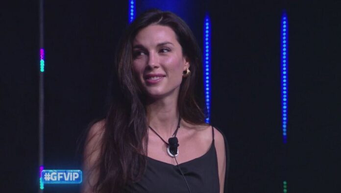 Grande Fratello Vip 2026, chi è uscito ieri sera martedì 14 aprile? | Video Mediaset Blu Barbara al Grande Fratello Vip 2026