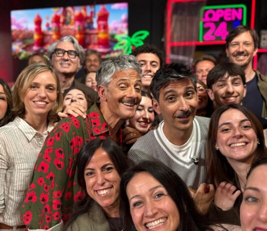 Fiorello scatenato: battute su Trump, Meloni e il Papa a La Pennicanza Fiorello - La pennicanza