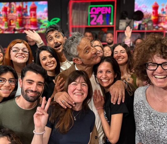 Fiorello a La Pennicanza: dalla vittoria di Jannik Sinner alle dichiarazioni di Trump sul Papa La Pennicanza di Fiorello, puntata 13 aprile 2026