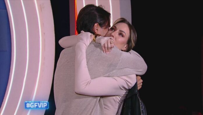 Grande Fratello Vip 2026, Nicolò Brigante abbandona la casa: “non ce la faccio più” | Video Mediaset Nicolò Brigante al Grande Fratello Vip 2026