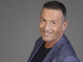 Alessandro Greco: “Sogno di condurre Sanremo. Stanno valutando una versione di Furore celebrativa dei 30 anni. Raffaellà Carrà, gratuitamente, mi ha donato un sogno” – Intervista Alessandro Greco