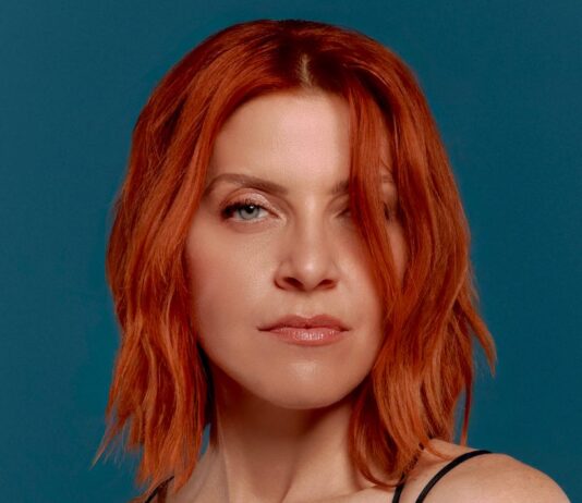 Noemi presenta il brano “Tu cosa fai questa sera”: “Ho imparato che nella vita bisogna rischiare: meglio fare che vivere di rimpianti” – Intervista NOEMI