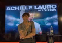 Achille Lauro all’Olimpico: «Questo sogno lo inseguo da 25 anni. Mi piacerebbe molto la direzione artistica di Sanremo. Stefano De Martino è motivato, farà bene, lasciamolo lavorare» Achille Lauro