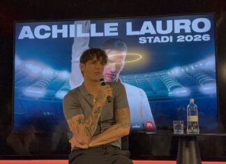 Achille Lauro all’Olimpico: «Questo sogno lo inseguo da 25 anni. Mi piacerebbe molto la direzione artistica di Sanremo. Stefano De Martino è motivato, farà bene, lasciamolo lavorare» Achille Lauro