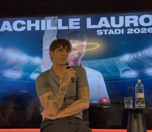 Achille Lauro all’Olimpico: «Questo sogno lo inseguo da 25 anni. Mi piacerebbe molto la direzione artistica di Sanremo. Stefano De Martino è motivato, farà bene, lasciamolo lavorare» Achille Lauro