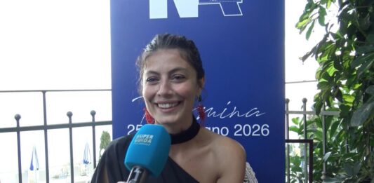 Alessandra Mastronardi: “Eva de I Cesaroni mi ha dato tanto. Oggi scelgo con attenzione i progetti. La precarietà è il volto stesso di questo mestiere. È difficile restare a casa ad aspettare una telefonata” – Intervista Alessandra mastronardi