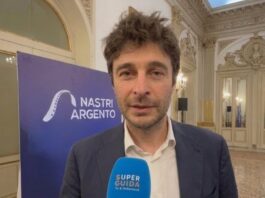 Lino Guanciale premiato ai Nastri d’Argento Grandi Serie 2026: “Vedrete presto ‘Il Commissario Ricciardi 4’. Per un attore è una fortuna fare cose diverse” | Video Intervista intervista lino guanciale nastri