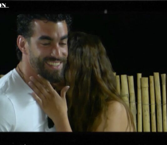 Temptation Island 2026, Sabrina lecca il collo del tentatore Lory e Giovanni chiede subito il falò: si presenterà? sabrina lecca collo lory