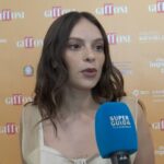 Francesca Michielin, voce narrante di ‘Becoming her: prima di diventare grandi’: “Credo nelle nuove generazioni di ragazze. Crescere significa accettare che non può essere perfetto. Inno della Juve? Mi piacerebbe” | Intervista esclusiva Francesca Michelin becoming her
