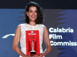 Giulia Michelini al Magna Graecia Film Festival accende la possibilità di un ritorno di Squadra Antimafia e Rosy Abate: “Il pensiero di tornare sul set c’è” – Intervista Giulia Michelini