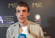 Matteo Oscar Giuggioli: “La serie sugli 883 mi ha fatto crescere come attore e cambiato anche come persona. Ora sogno di interpretare Capitan Uncino” matteo oscar giuggioli