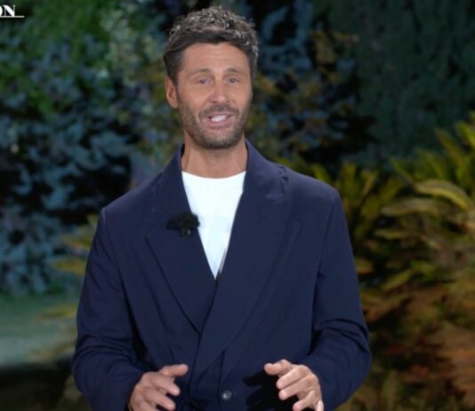 Temptation Island 2026, i saluti finali di Filippo Bisciglia: “Grazie a voi che ci seguite, con affetto. E grazie a Maria, instancabile lavoratrice” | Video Witty Tv filippo saluti temptation