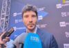 Stefano De Martino svela come sarà Sanremo: “Ci sarà la serata cover e una performance che decreterà chi parteciperà all’Eurovision. Vasco Rossi? Ha le chiavi dell’Ariston” | Intervista stefano de martino su sanremo 2027