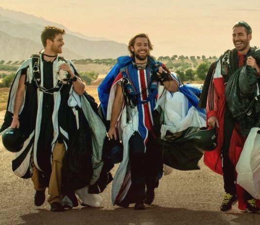 Adrenalina, un biopic avventuroso tra coraggio e incoscienza – Recensione Adrenalina