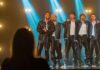 Elevator Boys – Ritorno Agli Anni 90, la recensione: un film musicale a spasso nel tempo Elevator Boys - Ritorno Agli Anni 90