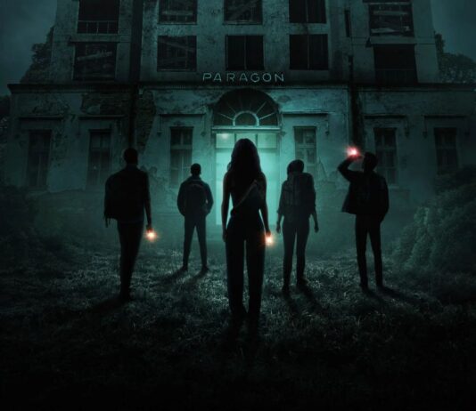 Non entrare, un horror che ha paura di guardare oltre la soglia – Recensione Non entrare