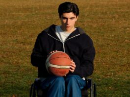 Tutto l’amore che resta, intervista a Francesco Leo: “In carrozzina per quattro mesi sul set, un’esperienza che mi ha aperto gli occhi” Leo