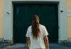 Sayf entra nel carcere di Chiavari con “Il cielo in una stanza”: il documentario tra musica, libertà e detenuti Il Cielo In Una Stanza di Sayf: Documentario