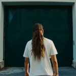 Sayf entra nel carcere di Chiavari con “Il cielo in una stanza”: il documentario tra musica, libertà e detenuti Il Cielo In Una Stanza di Sayf: Documentario