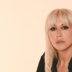 Malika Ayane presenta il nuovo album “Cicale”: “Ho raggiunto una sorta di pace. L’intelligenza artificiale? Vorrei che mi facesse le valigie non le canzoni” – Intervista Malika Ayane