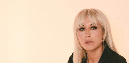 Malika Ayane presenta il nuovo album “Cicale”: “Ho raggiunto una sorta di pace. L’intelligenza artificiale? Vorrei che mi facesse le valigie non le canzoni” – Intervista Malika Ayane