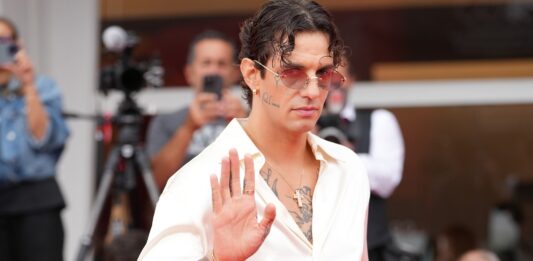 Achille Lauro a Venezia 83: il cinema nel suo futuro? “Per il momento sto nel mio” e su Sanremo: “Chissà ” achille lauro