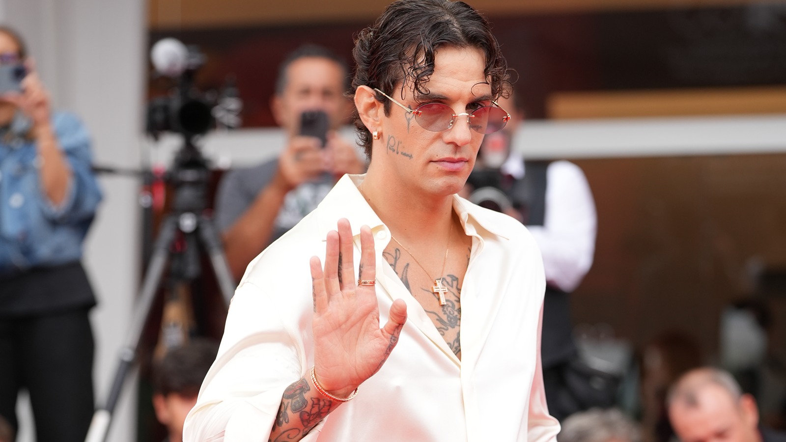 achille lauro a venezia 83 il cinema nel suo futuro per il momento sto nel mio e su sanremo chiss224 da Superguidatv.it achille lauro a venezia 83 il cinema nel suo futuro per il momento sto nel mio e su sanremo chiss224
