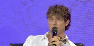 Irama a X-Factor 2026: «La musica deve nascere per necessità, non per la fama. L’intelligenza artificiale non potrà mai sostituire la musica dal vivo. Sono qui per guidare i ragazzi, non per imporre il mio stile» irama x factor 2026