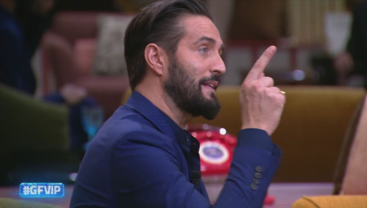 grande fratello vip 2026 alex belli contro i comodini varsi e roncaccia dormono e prendono il sole video mediaset da Superguidatv.it grande fratello vip 2026 alex belli contro i comodini varsi e roncaccia dormono e prendono il sole video mediaset