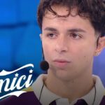Amici 26, Samurai Jay richiama Erness: il rimprovero per il singolo che non è inedito | Video Witty Tv Amici 26 Samurai Jay vs Erness