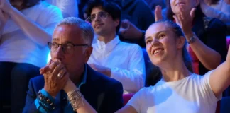 Silvia Bonolis a Tu sì que vales, il tenero momento con Paolo Bonolis: «Vai a dare un bacio a mia figlia» Paolo Bonolis e la Figlia