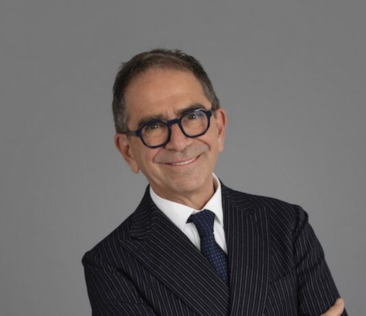 Pino Strabioli: «La cultura in tv è un dovere. Sogno un Caffè Italia in onda tutti i giorni. Il teatro resiste anche alla tecnologia» – Intervista Pino Strabioli