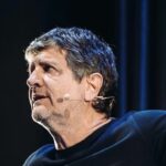 Fabio De Luigi conquista Milano con “BIOL – In Carne e Ossa”: al Teatro Lirico è una festa di risate fabio de luigi