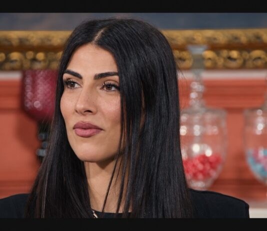 “The Traitors 2”, intervista a Giulia Salemi: “A The Traitors per mostrare un lato inedito. Non amo i tradimenti ma ho imparato a difendermi” Giulia Salemi