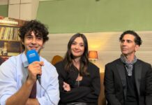 Massimiliano Caiazzo, Mariasole Pollio e Nicola Prosatore raccontano Je so’ Pazzo: “In Dorina Pino si sentiva Giuseppe. La paura di non essere all’altezza? La nostra compagna di viaggio” | Intervista intervista caiazzo pollio prosatore per je so pazzo
