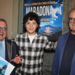 Lorenzo Salvetti nei panni di Diego Maradona, arriva il musical ‘Maradona El Diego’: quando in tournée e cast lorenzo salvetti pisani e bruscolotti musical maradona