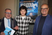Lorenzo Salvetti nei panni di Diego Maradona, arriva il musical ‘Maradona El Diego’: quando in tournée e cast lorenzo salvetti pisani e bruscolotti musical maradona