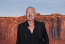 Mauro Repetto promuove la serie sugli 883: “In Nord Sud Ovest Est c’è tutto. Ho riso e mi sono emozionato. Matteo è stato fantastico” – Intervista mauro repetto