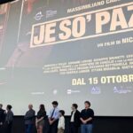 ‘Je so Pazzo’, la recensione del film: dalla bravura di Ludeno al lavoro di Massimiliano Caiazzo nell’entrare nell’anima di Pino Daniele recensione film je so pazzo